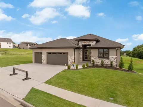 605 Hampstead Dr, Raymore, MO 64083