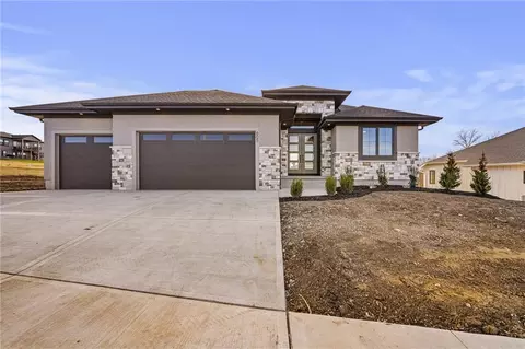 Exterior - 605 Hampstead Dr, Raymore, MO 64083 photo 7 of 7