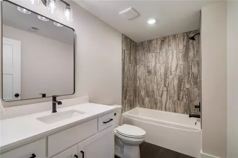Bath - 605 Hampstead Dr, Raymore, MO 64083 photo 6 of 7