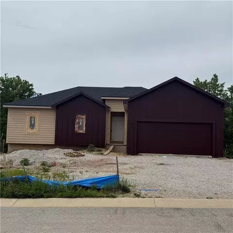 612 SE 21st St, Oak Grove, MO 64075