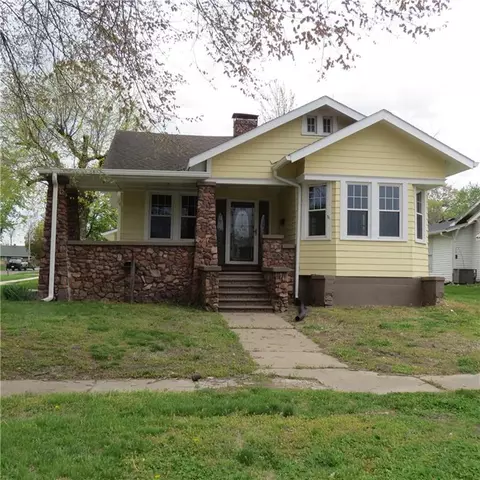 101 E 3rd St, Stanberry, MO 64489