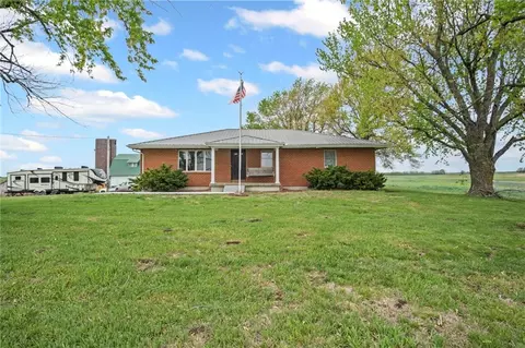 4232 Haskell Rd, Effingham, KS 66023
