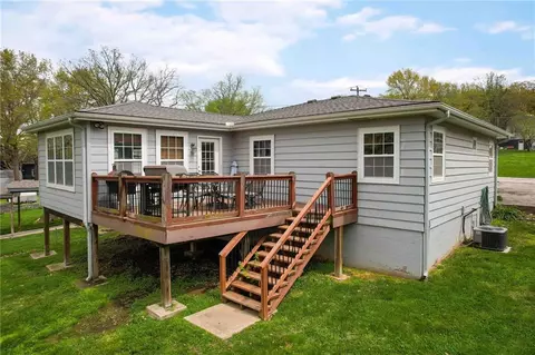 25 P St, Lake Lotawana, MO 64086