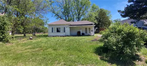 329 S Center St, Gardner, KS 66030