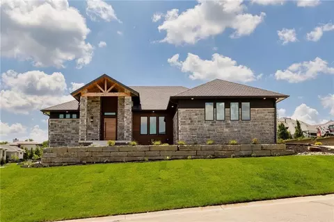Exterior - 9410 Deer Run St, Lenexa, KS 66220 photo 4 of 13