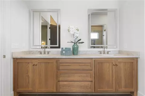 Bath - 9410 Deer Run St, Lenexa, KS 66220 photo 2 of 5