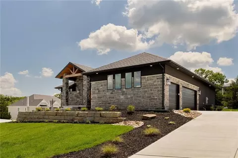 Exterior - 9410 Deer Run St, Lenexa, KS 66220 photo 5 of 13