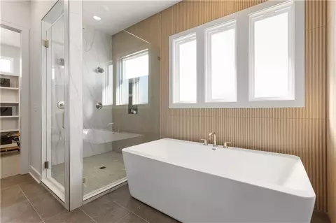 Bath - 9410 Deer Run St, Lenexa, KS 66220 photo 3 of 5