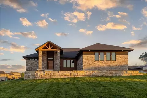 Exterior - 9410 Deer Run St, Lenexa, KS 66220 photo 6 of 13