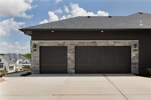 Exterior - 9410 Deer Run St, Lenexa, KS 66220 photo 7 of 13