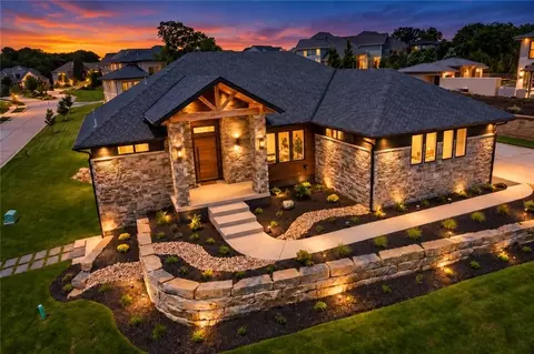 9410 Deer Run St, Lenexa, KS 66220
