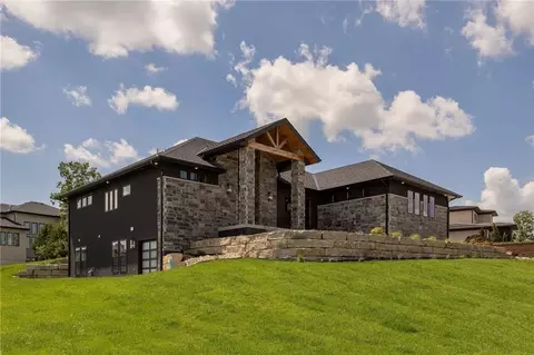 9410 Deer Run St, Lenexa, KS 66220