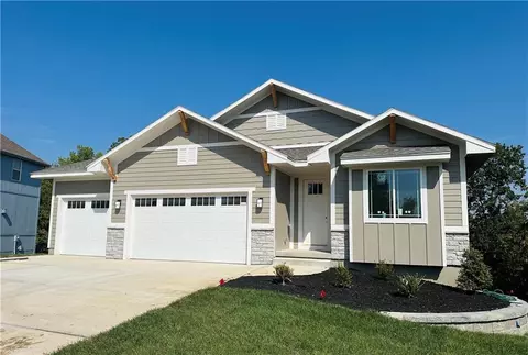 110 E Woodland Ave, Lone Jack, MO 64070