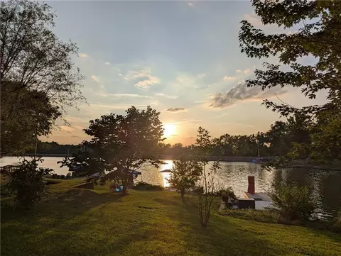 14 Emerald Shore Dr, Lake Tapawingo, MO 64015