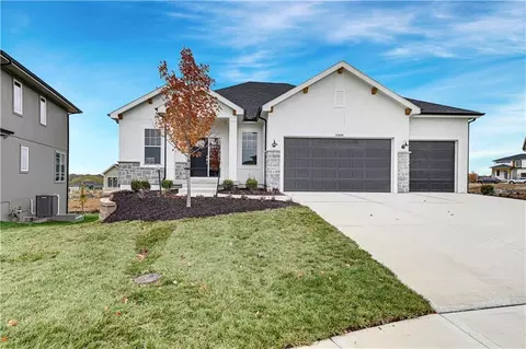 10026 Aurora St, Lenexa, KS 66220