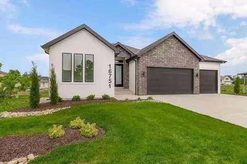 16751 S Fellows St, Olathe, KS 66062
