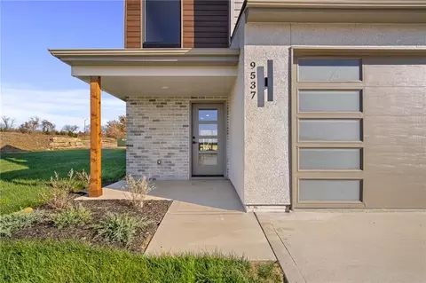 Exterior - 9537 Jupiter St, Lenexa, KS 66219 photo 2 of 5