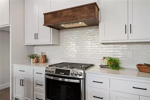 Kitchen - 9537 Jupiter St, Lenexa, KS 66219 photo 5 of 6