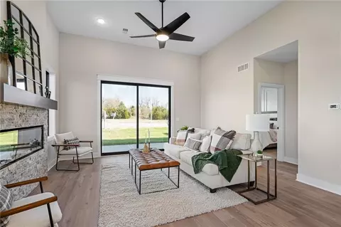 Living - 9537 Jupiter St, Lenexa, KS 66219 photo 2 of 3