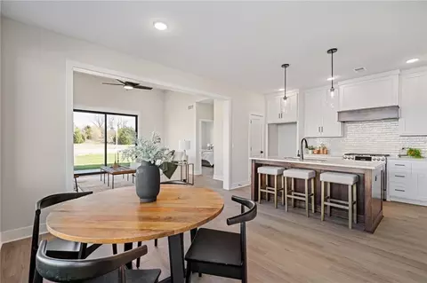 Dining - 9537 Jupiter St, Lenexa, KS 66219 photo 5 of 5