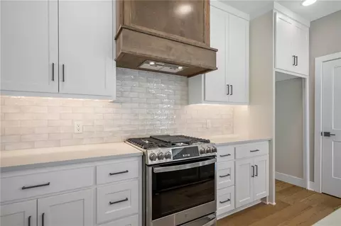 Kitchen - 9567 Jupiter St, Lenexa, KS 66219 photo 4 of 5