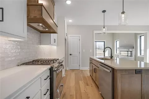 Kitchen - 9567 Jupiter St, Lenexa, KS 66219 photo 3 of 5