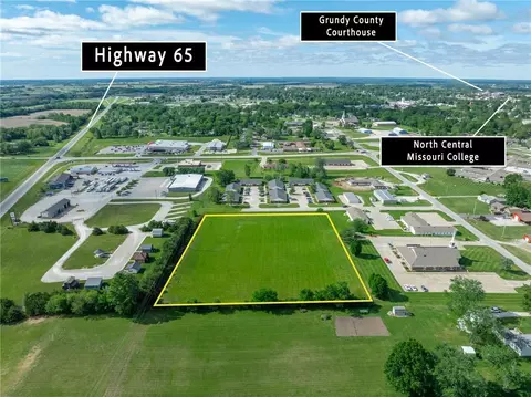 E 30th Street, Trenton, MO 64683