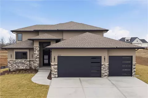 2531 NE Woodland Oak Cir, Lees Summit, MO 64086