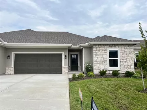 19716 W 196th St, Spring Hill, KS 66083