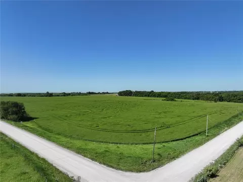 207 Th Lackman Rd, Spring Hill, KS 66013 photo 2