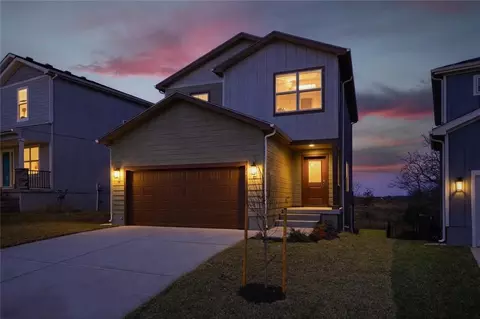 Exterior - 706 Glenn Cir, Raymore, MO 64083 photo 2 of 12