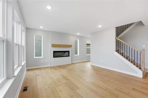 Living - 706 Glenn Cir, Raymore, MO 64083 photo 5 of 5