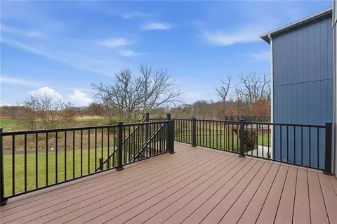 Exterior - 706 Glenn Cir, Raymore, MO 64083 photo 3 of 12