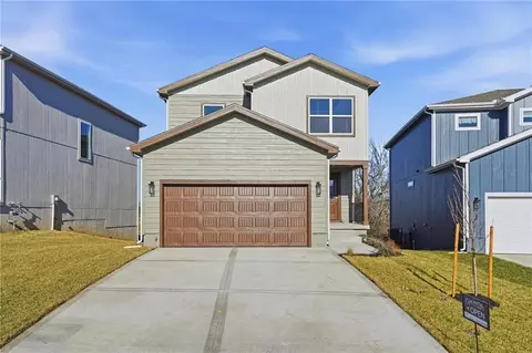 706 Glenn Cir, Raymore, MO 64083