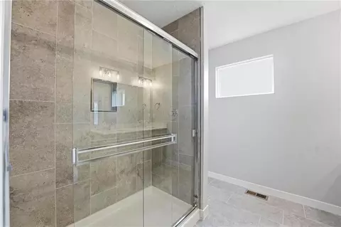 Bath - 706 Glenn Cir, Raymore, MO 64083 photo 4 of 4