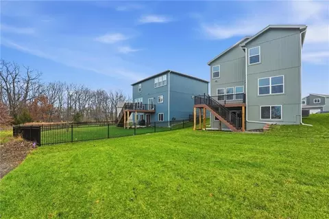 Exterior - 706 Glenn Cir, Raymore, MO 64083 photo 8 of 12