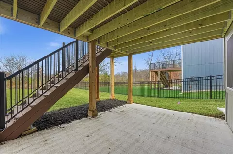Exterior - 706 Glenn Cir, Raymore, MO 64083 photo 6 of 12