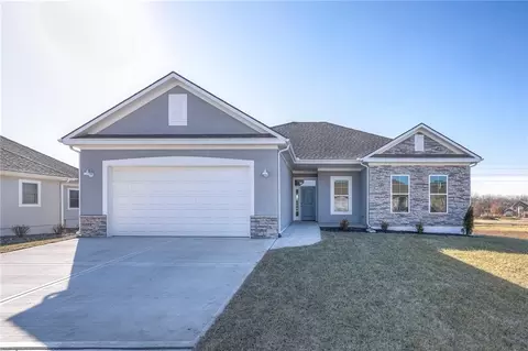 11407 Trevor Dr, Peculiar, MO 64078