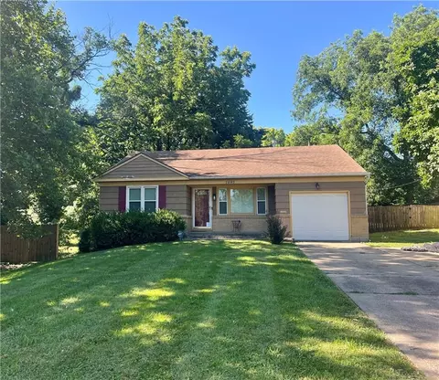 1445 E 77 St, Kansas City, MO 64131