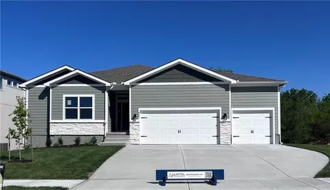 901 Reed Dr, Raymore, MO 64083