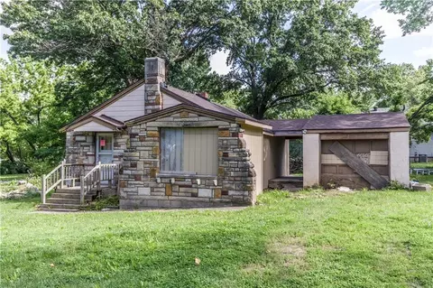 4415 August Ln, Kansas City, KS 66106