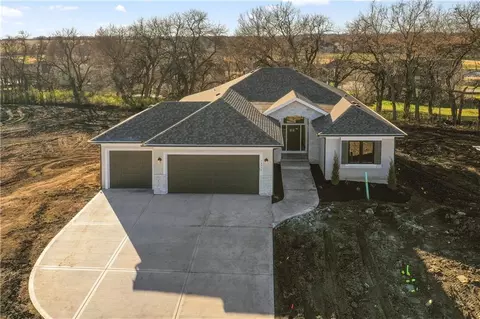 25437 W 149th Ter, Olathe, KS 66061