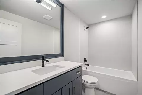 Bath - 1401 Kintyre Ct, Raymore, MO 64083 photo 6 of 6
