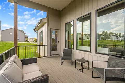 Exterior - 1401 Kintyre Ct, Raymore, MO 64083 photo 4 of 17