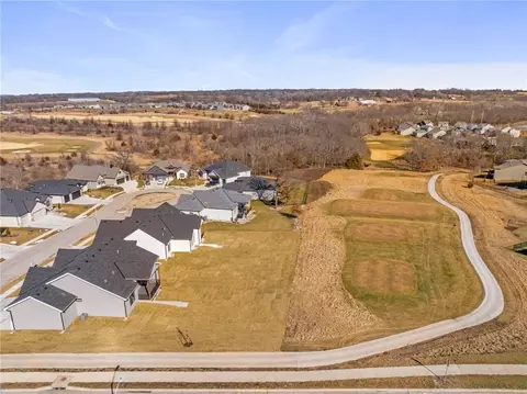 View/Area - 1401 Kintyre Ct, Raymore, MO 64083 photo 6 of 9