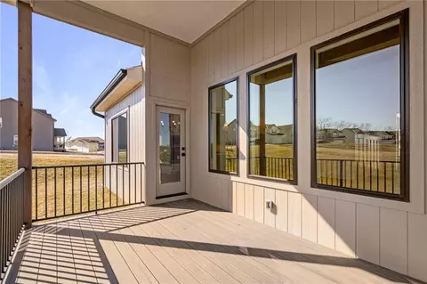 Exterior - 1401 Kintyre Ct, Raymore, MO 64083 photo 3 of 5
