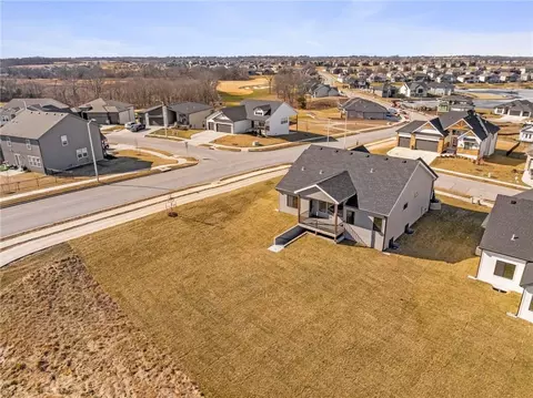 View/Area - 1401 Kintyre Ct, Raymore, MO 64083 photo 3 of 9