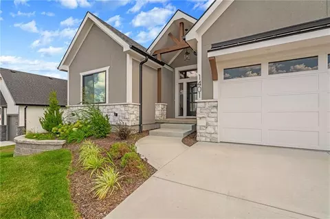 Exterior - 1401 Kintyre Ct, Raymore, MO 64083 photo 13 of 17