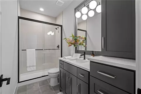 Bath - 1401 Kintyre Ct, Raymore, MO 64083 photo 3 of 4