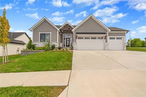 Exterior - 1401 Kintyre Ct, Raymore, MO 64083 photo 9 of 17